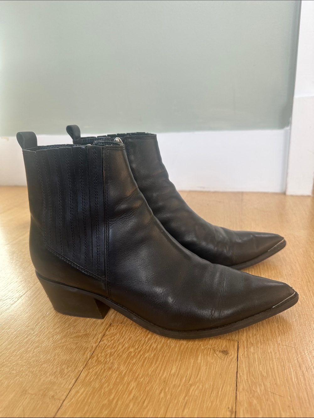 Marc Fisher Yale Chelsea Leather Black Ankle Boots 8.5
